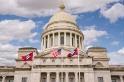 La cupola del Campidoglio di Little Rock, Arkansas (Stati Uniti d'America). Costruito fra il 1899 e il 1915, anno del suo completamento, il Campidoglio di Litle Rock è opera dell'architetto ...