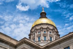 La cupola d'oro del Campidoglio di Atlanta, Georgia, USA. L'edificio in pietra calcarea è impreziosito dalla splendida cupola dorata. E' una versione in miniatura del Campidoglio ...