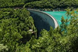 La diga del Lago di Fiastra nelle Marche
