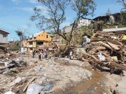 La distruzione sull'isola di Dominica dopo il passaggio dell'uragano Maria, Caraibi - © JEAN-FRANCOIS Manuel / Shutterstock.com