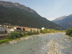 La Dora Baltea e il Villaggio di Donnas in Valle d'Aosta