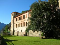 La Facciata del Castello Vallaise di Arnad, Valle d'Aosta - © Patafisik - CC BY-SA 3.0, Wikipedia