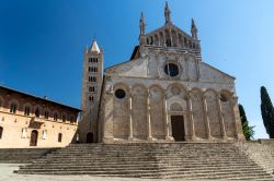 La facciata del Duomo di Massa Marittima in Toscana
