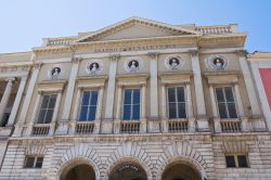 La facciata del teatro comunale Curci di Barletta, Puglia. Intitolato al compositore Giuseppe Curci, questo edificio è situato nel pieno centro cittadino di fronte al Palazzo di Città.
 ...