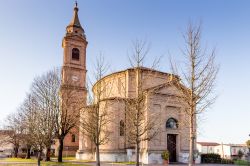 La facciata della chiesa del  XVIII secolo di Santo Stefano a Barbiano, comune di Cotignola (Emilia Romagna).
