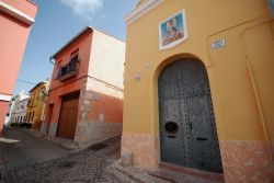 La facciata della chiesa della Vergine nel centro di Sagunto, Spagna.



