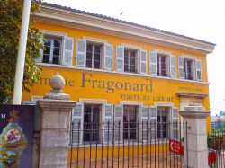 La facciata della Profumeria Fragonard a Grasse (Francia): è una delle "maison" produttrici di profumo più antiche al mondo - © Elena19 / Shutterstock.com