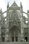 La facciata dell'Abbazia della Trinità di Vendome, Francia. Si tratta di uno dei tesori della città grazie anche alla reliquia qui conservata, una lacrima di Gesù versata ...