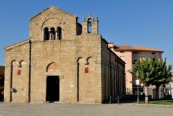 La facciata di San Simplicio a Olbia, Sardegna. Rappresenta il più antico monumento religioso della Sardegna nord orientale oltre ad essere la preziosa testimonianza della diffusione ...