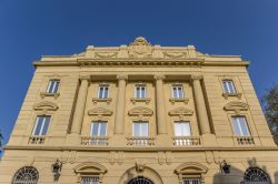 La facciata di un palazzo storico nella cittadina di Vitoria Gasteiz, Spagna.
