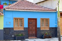 La facciata di una casa storica di Puerto de la Cruz, Tenerife (Spagna).
