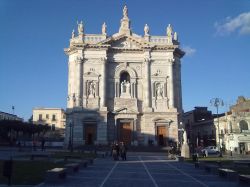 La facciata imponente del Santuario di San Giuseppe Vesuviano, Napoli - © Lusb, Wikipedia