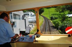 La ferrovia Vitznau-Rigi, la prima a cremagliera d'Europa, Svizzera. Collega Vitznau, Rigi Kaltbad e Rigi Kulm - © Guido Nicora / Shutterstock.com