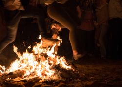 La Festa a Santa Caterina Villarmosa in Sicilia, il salto de Li Vampi.