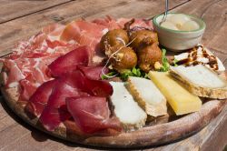 La Festa della Valtellina a Tavernerio, sagra gastronomica di primavera in Lombardia