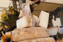 La Fiera di San Simone a Codroipo, è il luogo perfetto per gustare il formaggio Montasio Dop, una delle eccellenze gastronomiche del Friuli Venezia GIulia