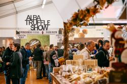 La Fiera Internazionale del Tartufo Bianco d'Alba è l'appuntamento più importante della città che si svolge in autunno e richiama visitatori da ogni parte del ...