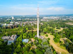 La Florianturm (Florian Tower), torre delle comunicazioni di Dortmund, Germania. Considerata uno dei simboli principali della città tedesca, questa torre televisiva che s'innalza ...