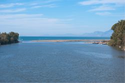La foce del fiume Sele in Campania, siamo a nord di Capaccio Paestum: rappresenta il confine settentrionale del Cilento