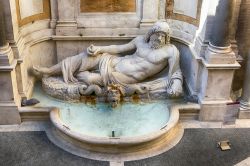 La fontana del Marforio a Roma. - © Roman Romanadze / Shutterstock.com