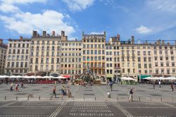 La fontana della Saona in Piazza Soils a Lione, Francia - © Lewis Liu / Shutterstock.com 