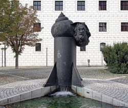 La fontana di Einstein a Ulm: Albert Einstein nacque ad Ulma nel 1879 - © Mikhail Markovskiy / Shutterstock.com