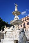 La fontana di Orione vicino al duomo di Messina, Sicilia. Realizzata in marmo, fu voluta dal senato a scopo celebrativo per fissare nella memoria la costruzione del primo acquedotto cittadino ...