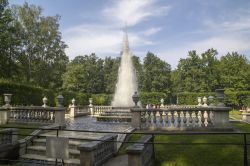  La fontana Piramide nella città di Peterhof, Russia - © k45025 Rita K / Shutterstock.com 