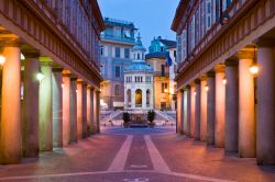 La fonte "la Bollente" nel centro di Aqui Terme, Piemonte. Simbolo della cittadina, questa fonte è anche una delle principali attrattive del luogo. Si presenta come una specie ...