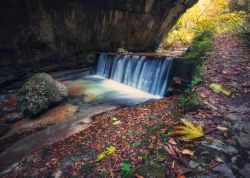 La foresta incantata in autunno nella valle dell'Orfento, Caramanico Terme, Abruzzo. Istituita nel 1971, questa riserva naturale protetta si trova in provincia di Pescara. A conferirle il ...