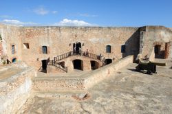La fortezza del Morro all'ingresso della baia di Santiago de Cuba fu costruita nel XVII secolo - © Stefano Ember / Shutterstock.com