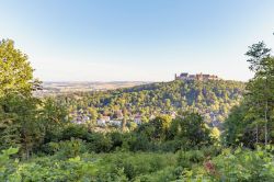 La fortezza di Coburgo, simbolo medievale di questo territorio della Germania. Veste Coburg non venne mai espugnata salvo durante la guerra dei Trent'Anni quando nel 1635, dopo mesi di assedio, ...