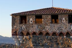 La fortezza di Sarzanello a Sarzana, piccolo villaggio vicio a La Spezia (Liguria). Questa fortificazione militare sorge sulla collina di Sarzanello, da cui prende il nome, e domina dall'alto ...