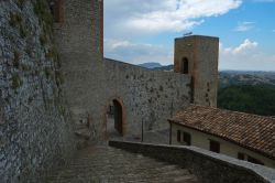 La fortezza medievale di Montefiore Conca in Emilia-Romagna - © MTravelr / Shutterstock.com