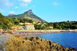 La frazione Fiumicello di Maratea e la celebre spiaggia sul Tirreno - © maudanros / Shutterstock.com