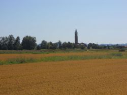 la frazione San Grisante di Crescentino, tra le risaie del vercellese - © Pmk58 - CC BY-SA 4.0, Wikipedia