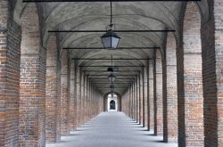 La Galleria degli Antichi in prospettiva - La Galleria degli Antichi, detta anche Corridor Grande fu edificata nel XVI secolo per ospitare le numerose collezioni di marmi antichi, opere d'arte ...