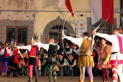 La gara di tiro con l'arco a Fivizzano in Toscana