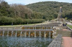 La grande fontana nel parco della Reggia di Caserta, Campania, Italia. Progettato nella seconda metà del XVIII° secolo dall'architetto Vanvitelli per volere di Carlo di Borbone, ...