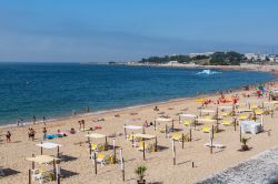 La grande spiaggia di Oeiras in Portogallo. - © studio f22 ricardo rocha / Shutterstock.com
