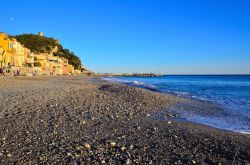 La grande spiaggia di Varigotti al tramonto