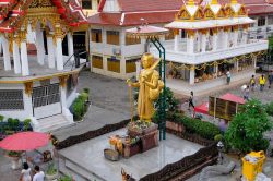 La grande statua di Buddha a Wat Lahan (Lahan Temple) a Nonthaburi, Thailandia - © NATTAPON JUIJAIYEN / Shutterstock.com
