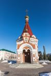 La graziosa cappella di Alexander Nevsky a Saransk, Russia. Costruita in mattoni e con rifiniture in stucco, culmina con una bella guglia appuntita - © Damira / Shutterstock.com