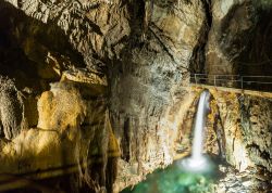 La grotta di Bossea a Frabosa Soprana in Piemonte - © Michele Vacchiano / Shutterstock.com