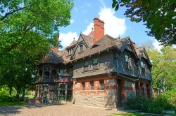 La Katharine Seymour Day House al 77 di Forest Street a Hartford, Connecticut (USA). L'edificio venne costruito tra il 1884 e il 1871 in stile regina Anna, primo barocco inglese sviluppatosi ...