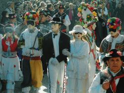 La Lachera il Carnevale di Rocca Grimalda in Pemonte - ©  Archivio del gruppo La Lachera, CC BY-SA 3.0, Wikipedia