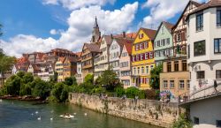 La località di Tubinga sul fiume Neckar in Germania, Land del Baden-Wurttemberg - © Robert Mullan / Shutterstock.com