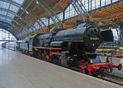 La locomotiva di un BR 52 (Kreigslok) alla stazione ferroviaria di Lipsia, Germania. E' stato costruito durante la Seconda Guerra Mondiale - © Peter Wooton / Shutterstock.com