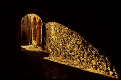 La luce del tramonto in un vicolo del centro storico di Pennabilli, Emilia Romagna.



