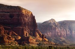 La luce dell'alba illumina le formazioni rocciose di Sedona, Arizona (USA) - © Ricardo Reitmeyer / Shutterstock.com